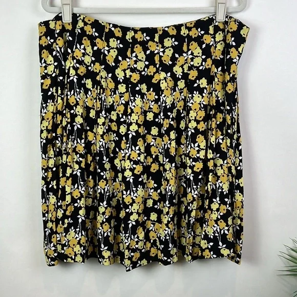 NWT Boden Victoria Skirt Pleated Black Yellow Floral Lined 20 / 22 - Picture 3 of 11